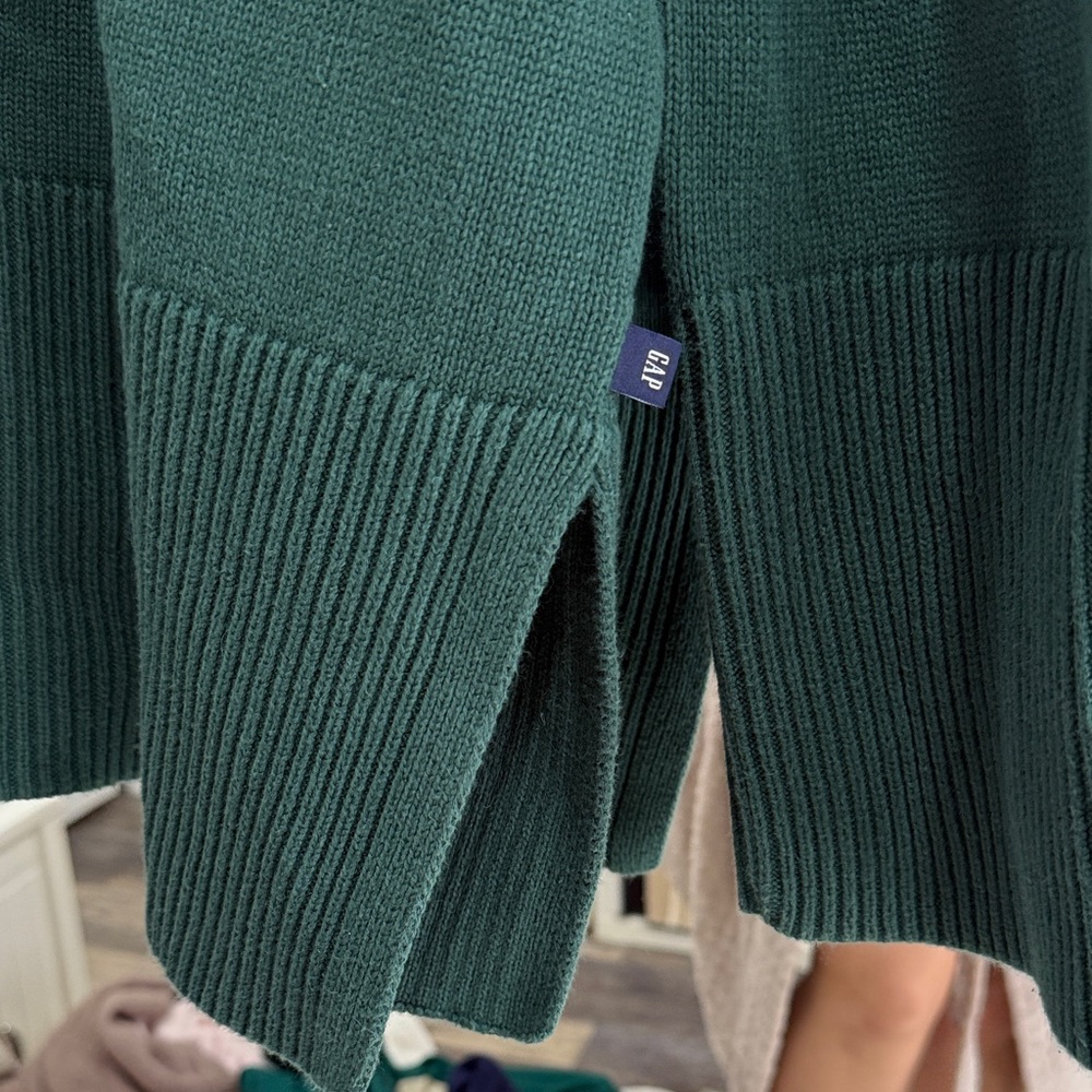 GAP Men's Deep Green Crewneck Sweater - Picture 2 of 4